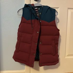 Patagonia bivy hooded vest, women’s small red and blue